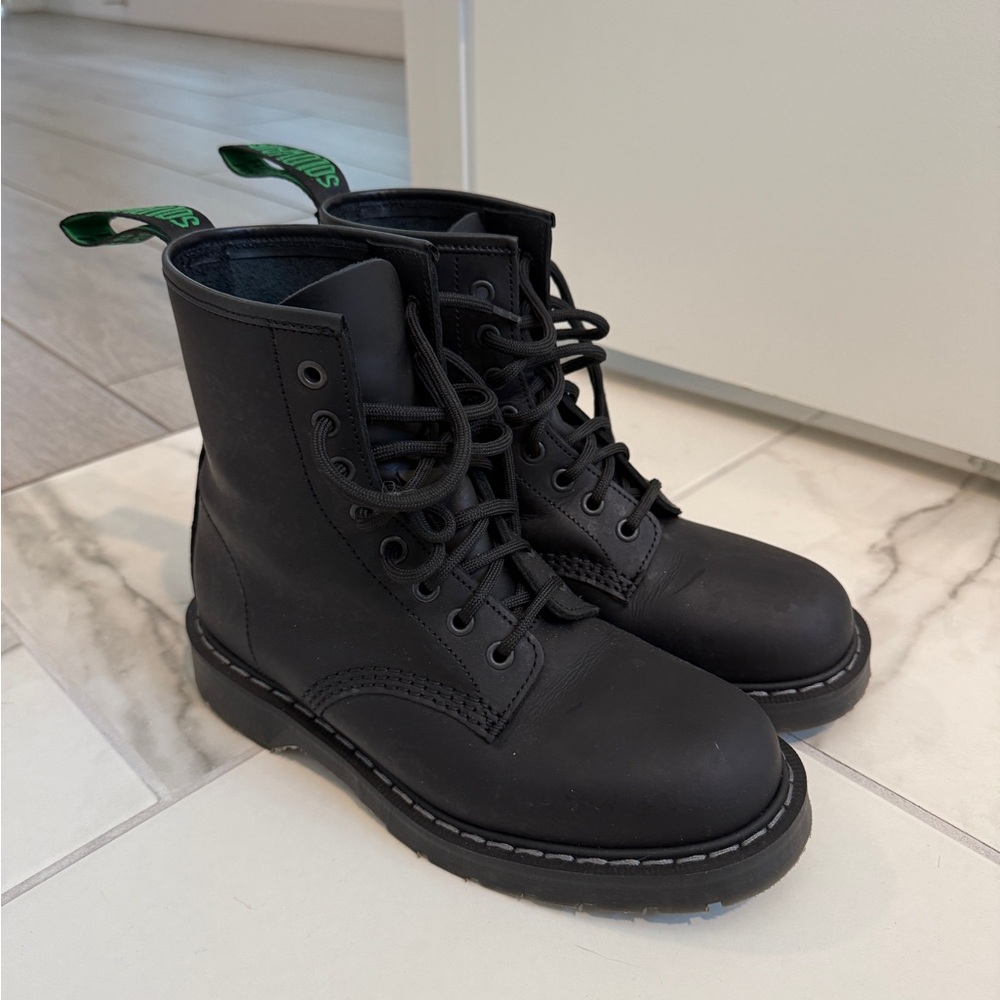 Solovair Black Greasy 8 Eye Derby Boot Women 7 Men 6